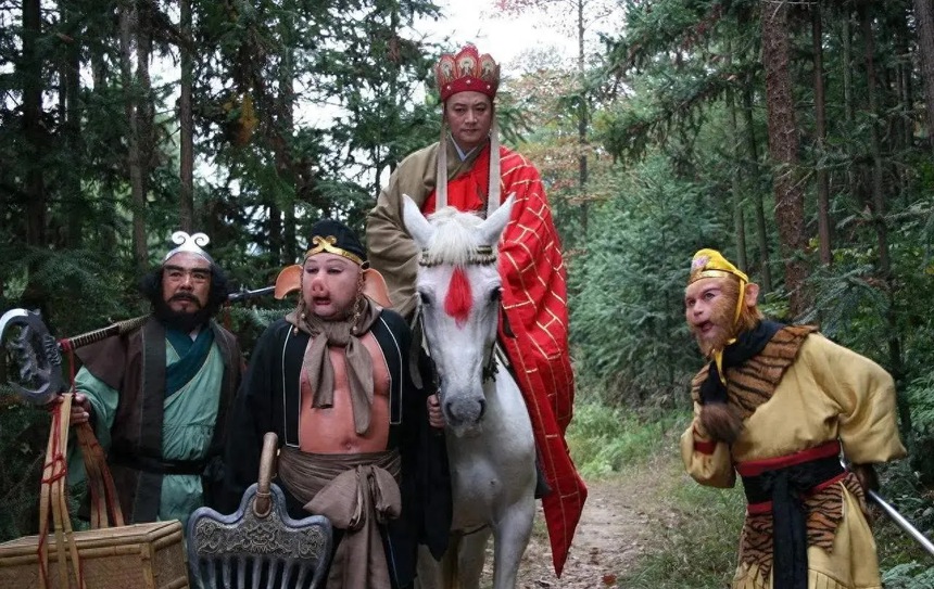 Bất ngờ với những hình ảnh hậu trường phim 'Tây du ký' phiên bản 1986 - Ảnh 2. Bất ngờ với những hình ảnh hậu trường phim 'Tây du ký' phiên bản 1986 - Ảnh 2.