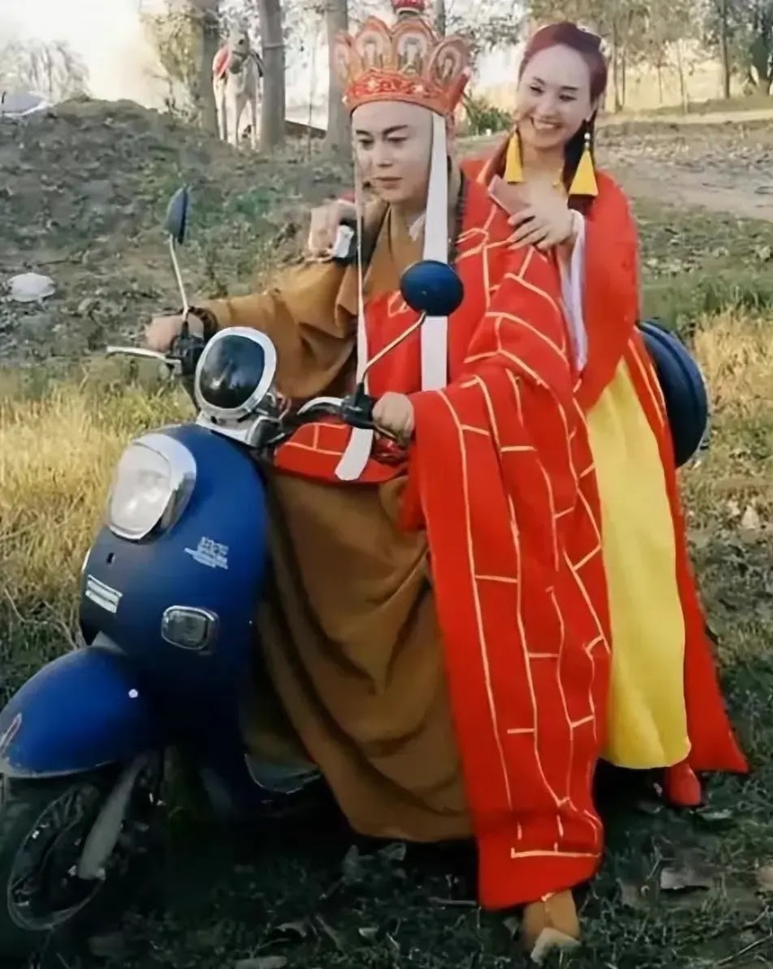 Bất ngờ với những hình ảnh hậu trường phim 'Tây du ký' phiên bản 1986 - Ảnh 15. Bất ngờ với những hình ảnh hậu trường phim 'Tây du ký' phiên bản 1986 - Ảnh 15.