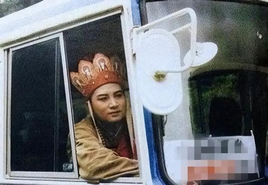 Bất ngờ với những hình ảnh hậu trường phim 'Tây du ký' phiên bản 1986 - Ảnh 16. Bất ngờ với những hình ảnh hậu trường phim 'Tây du ký' phiên bản 1986 - Ảnh 16.