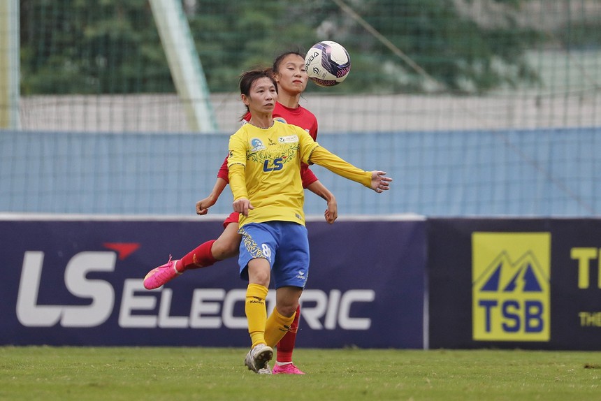 Thùy Trang tỏa sáng rực rỡ, TP.HCM 1 vô địch lượt đi - Ảnh 1. Thùy Trang tỏa sáng rực rỡ, TP.HCM 1 vô địch lượt đi - Ảnh 1.