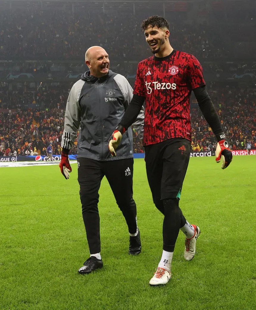 Ten Hag xác nhận Onana đàm phán với Cameroon để ngăn chặn lệnh cấm thi đấu tại MU - Ảnh 4.