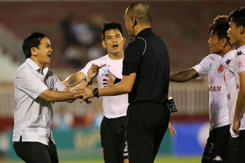 Người hùng AFF Cup 'góp công' tạo ra một trong những bê bối lớn nhất lịch sử V-League - Ảnh 2.