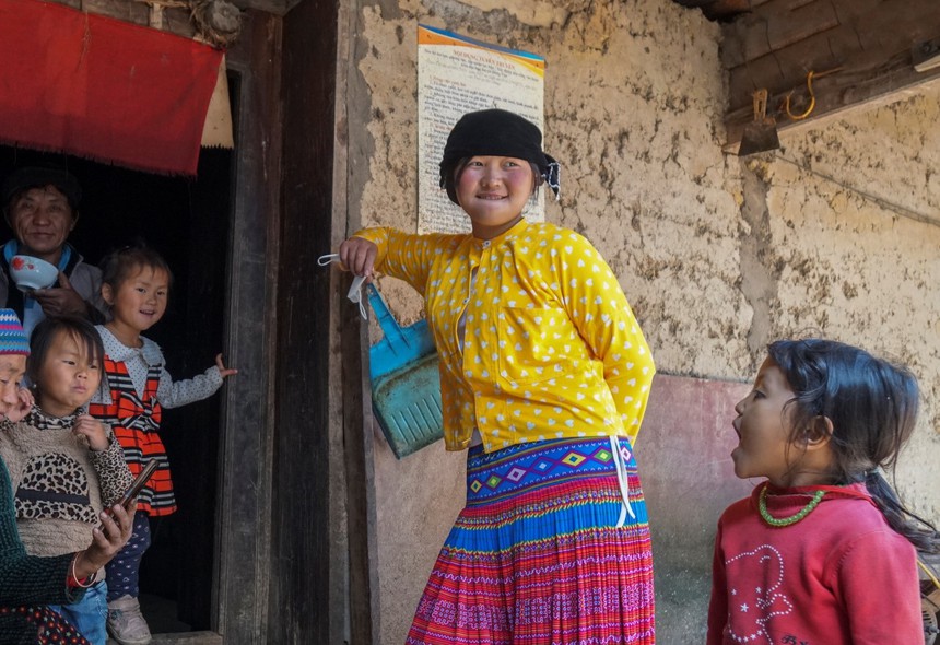 Cuộc sống sau ống kính: Giàng Thị Sùng, 17 năm sau - Ảnh 4. Cuộc sống sau ống kính: Giàng Thị Sùng, 17 năm sau - Ảnh 4.