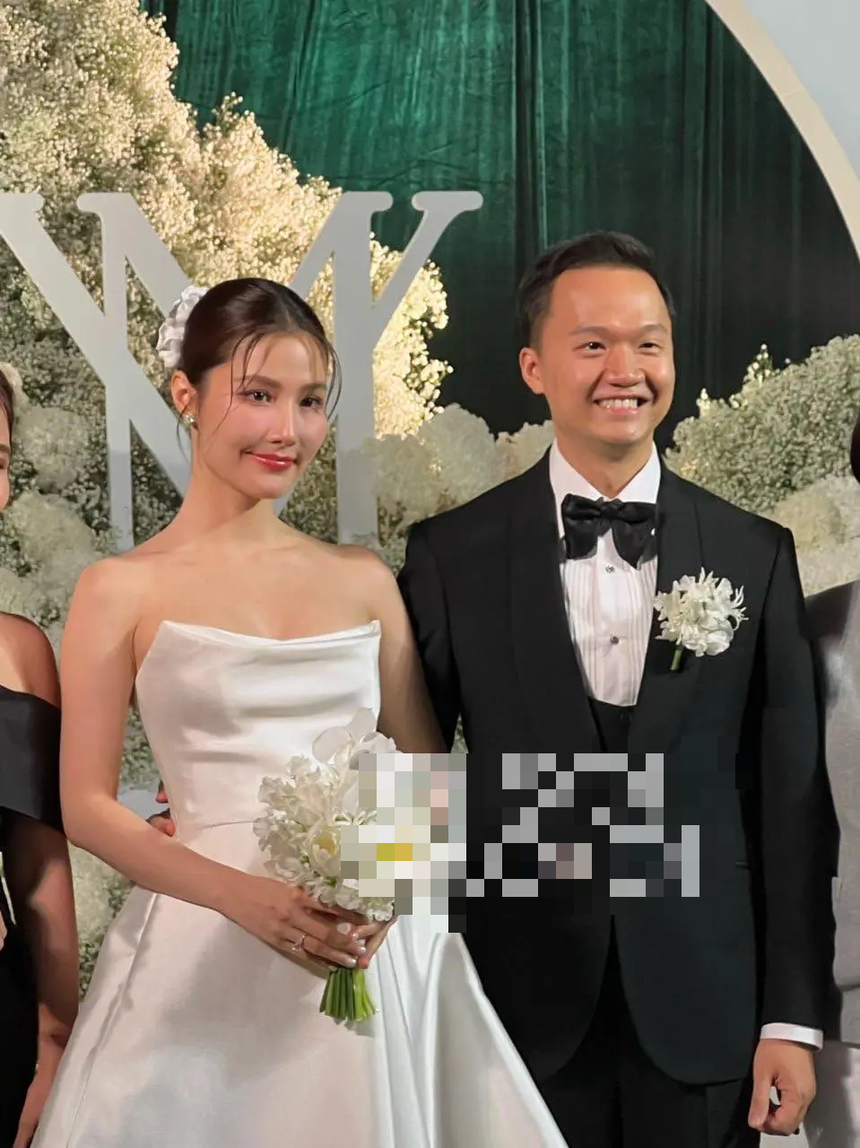 Các cặp đôi nổi tiếng showbiz tay trong tay đến dự đám cưới Diễm My 9x  - Ảnh 1.
