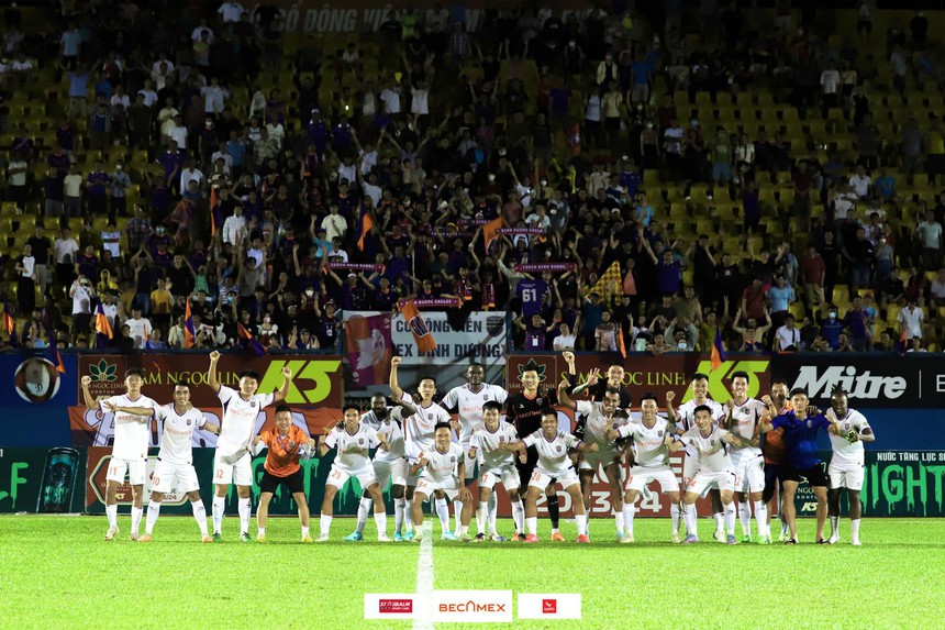 Khiến Thanh Hoá thất bại, HLV Lê Huỳnh Đức giúp Bình Dương đua vô địch - Ảnh 2.