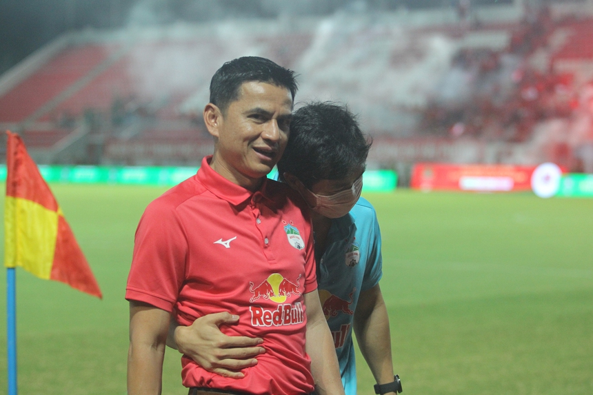 HAGL gặp khó, Xuân Trường và Công Phượng có nên về Pleiku trợ giúp HLV Kiatisuk? - Ảnh 4.