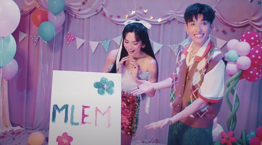 Không chỉ ngọt ngào trên phim, Cody Nam Võ – Khánh Vân còn đáng yêu hết cỡ trong "Yêu Lun" - Ảnh 1.