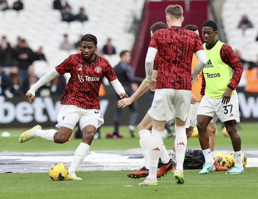 Kambwala là ai? Tân binh 19 tuổi của MU có trận ra mắt tại Premier League - Ảnh 5.