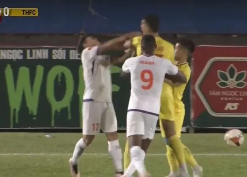 CLB Thanh Hóa đối diện nguy cơ nhận nhiều án phạt nguội sau trận đấu với CLB Bình Dương - Ảnh 4.