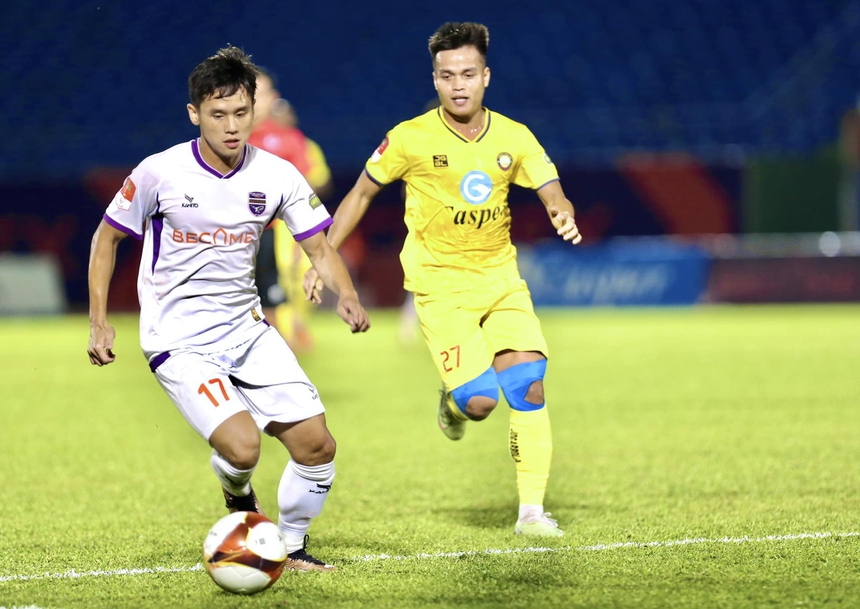 Học trò trẻ của HLV Troussier thăng hoa tại V-League - Ảnh 1.