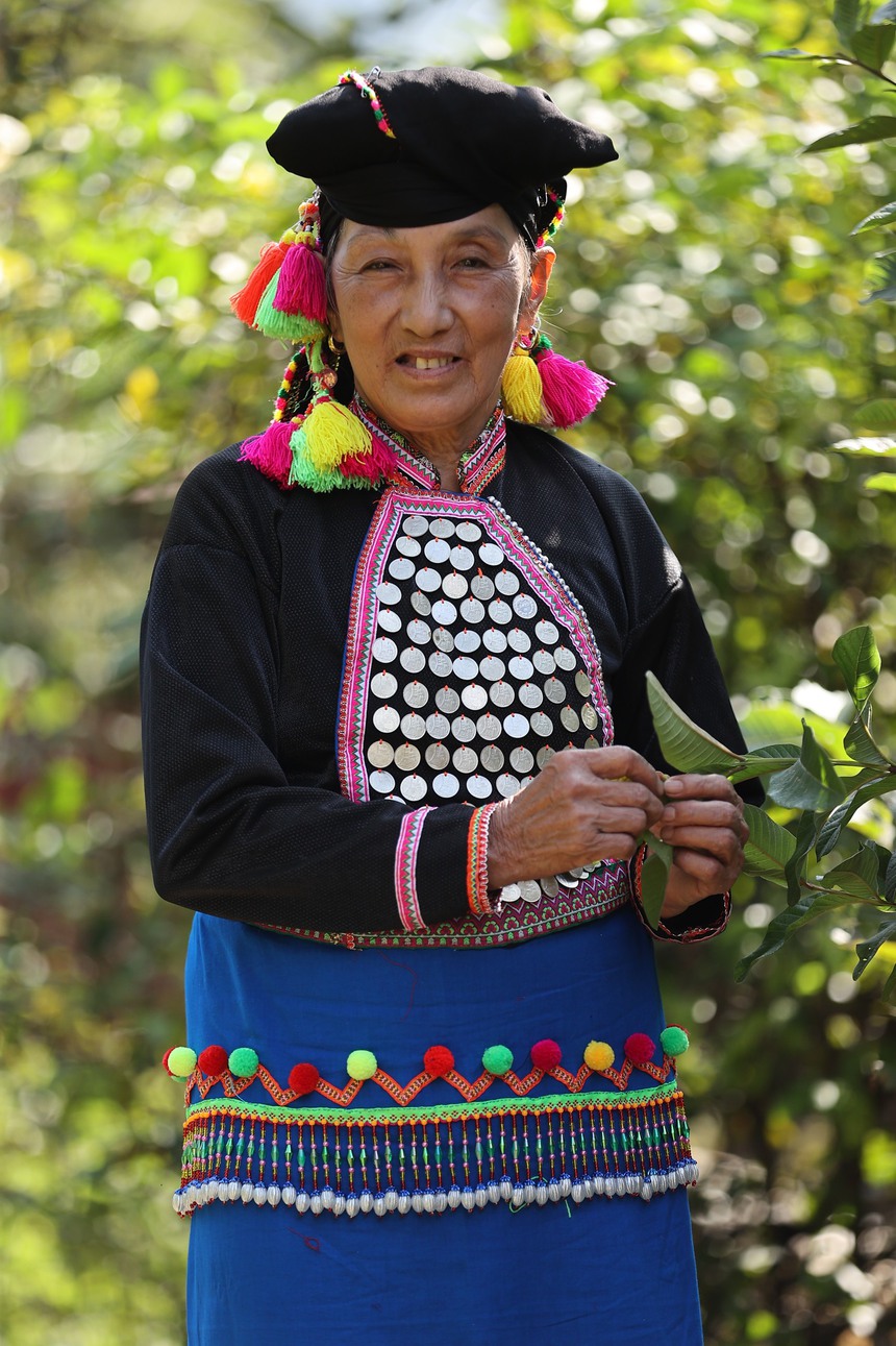 Độc đáo trang phục của người Si La: Chiếc khăn tình yêu - Ảnh 3.