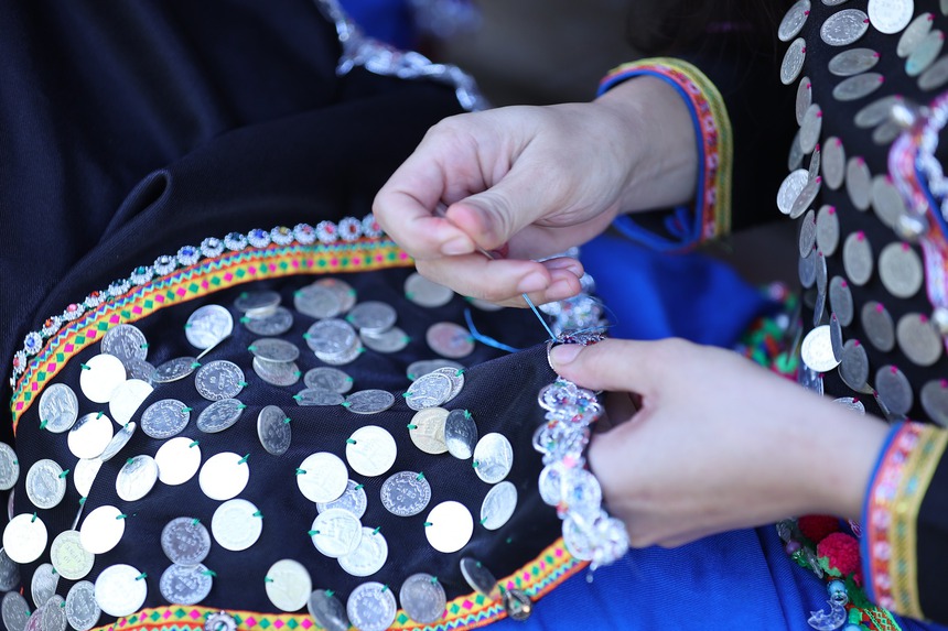 Độc đáo trang phục của người Si La: Chiếc khăn tình yêu - Ảnh 5.