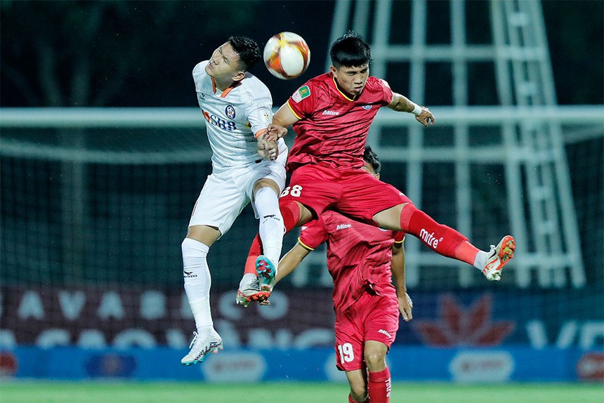 SHB Đà Nẵng trở lại mạnh mẽ, đường về V-League không xa - Ảnh 2. SHB Đà Nẵng trở lại mạnh mẽ, đường về V-League không xa - Ảnh 2.