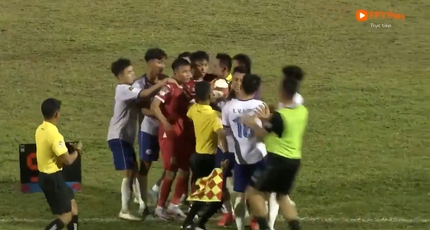 Tin nóng thể thao tối 25/12: Hoa khôi bóng chuyền Kiều Trinh khoe vẻ đẹp trong ngày ra mắt CĐV Thái Lan, HLV Ten Hag mất đặc quyền tại MU - Ảnh 6.