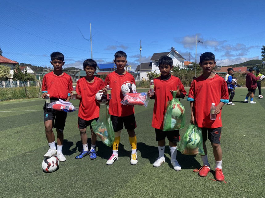 Sự việc - Ý kiến: Gieo ước mơ bóng đá - Ảnh 1.