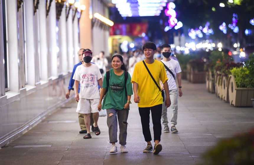 Kéo dài thời gian hoạt động các không gian đi bộ trên địa bàn quận Hoàn Kiếm - Ảnh 1. Kéo dài thời gian hoạt động các không gian đi bộ trên địa bàn quận Hoàn Kiếm - Ảnh 1.