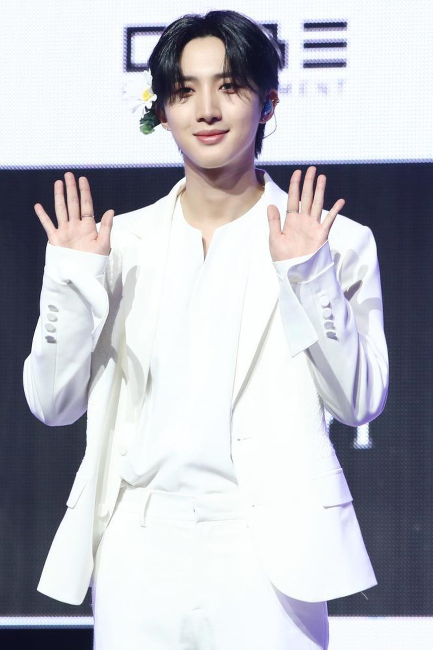 ITZY & loạt sao K-pop bắt đầu năm 2024 với album mới - Ảnh 5. ITZY & loạt sao K-pop bắt đầu năm 2024 với album mới - Ảnh 5.