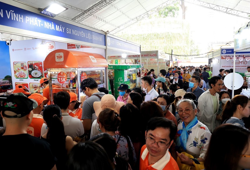 Năm 2023, du lịch Việt Nam đón 12,5 triệu khách quốc tế - Ảnh 1. Năm 2023, du lịch Việt Nam đón 12,5 triệu khách quốc tế - Ảnh 1.