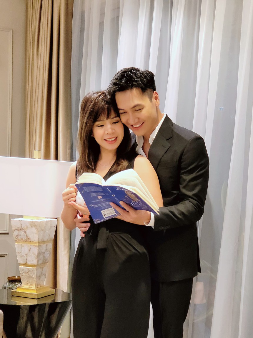 Vợ Mạnh Trường từng 'phán' câu xanh rờn khi xem chồng đóng cảnh tình cảm với bạn diễn nữ - Ảnh 4. Vợ Mạnh Trường từng 'phán' câu xanh rờn khi xem chồng đóng cảnh tình cảm với bạn diễn nữ - Ảnh 4.