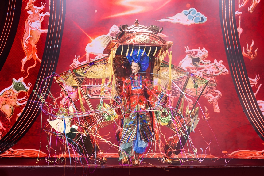 Đêm bán kết - trình diễn trang phục dân tộc tại Miss Cosmo Việt Nam diễn ra đầy ấn tượng - Ảnh 2.