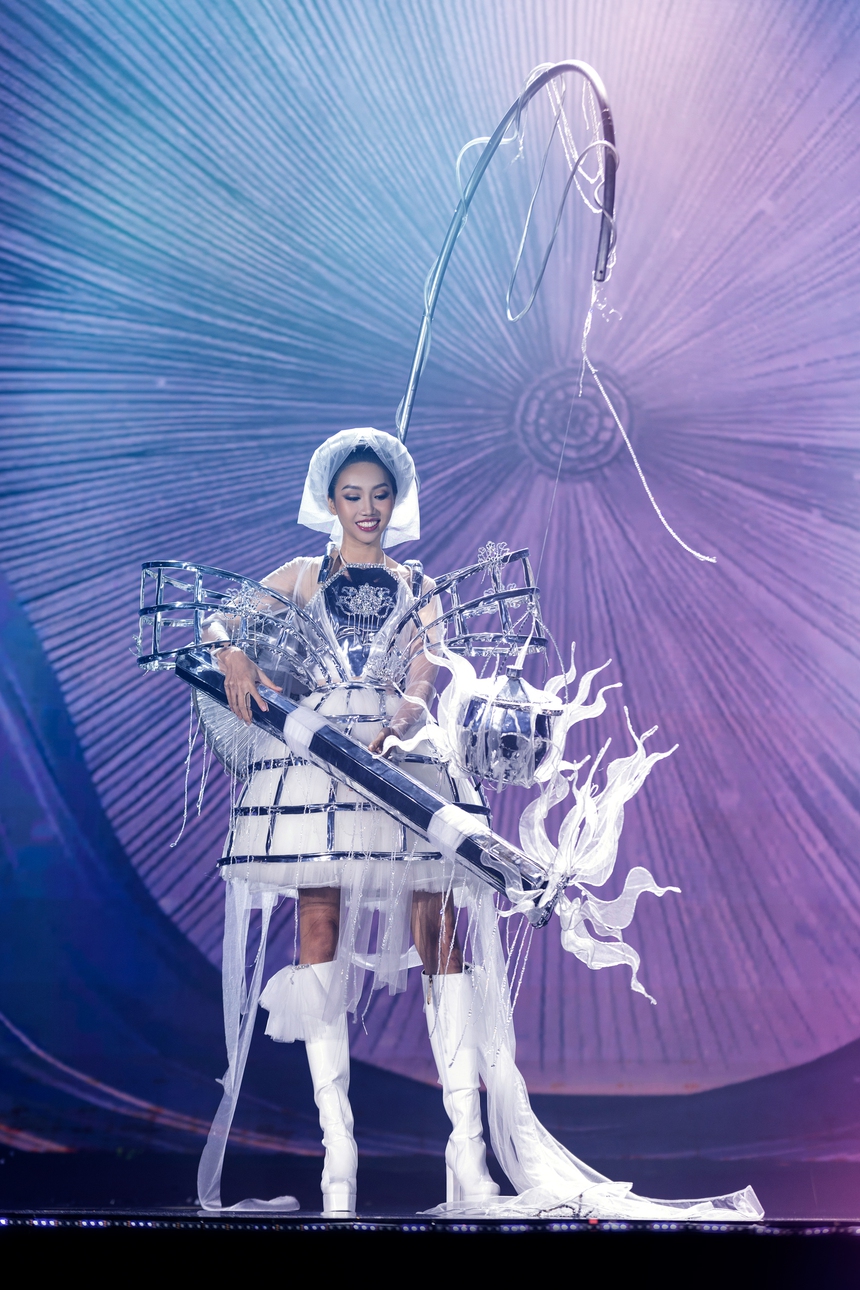 Đêm bán kết - trình diễn trang phục dân tộc tại Miss Cosmo Việt Nam diễn ra đầy ấn tượng - Ảnh 10.