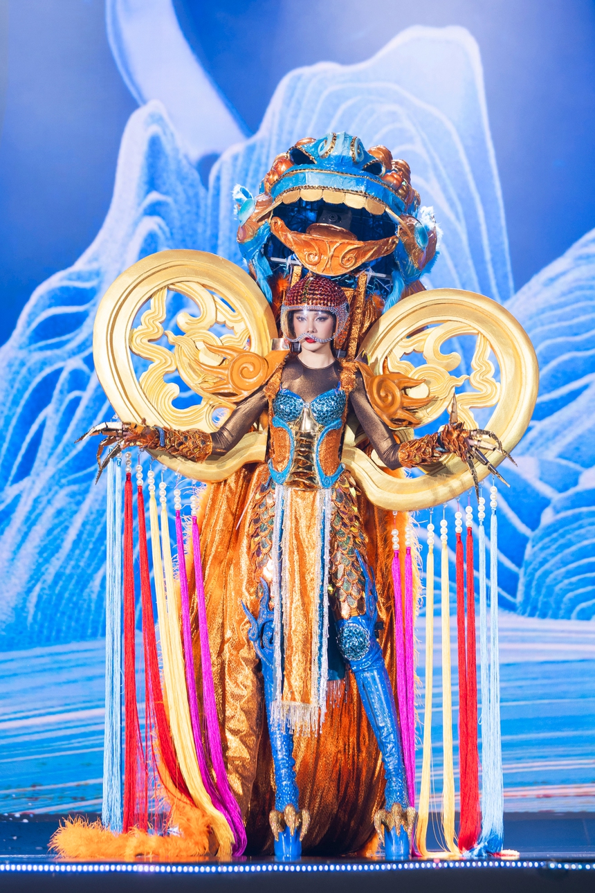 Đêm bán kết - trình diễn trang phục dân tộc tại Miss Cosmo Việt Nam diễn ra đầy ấn tượng - Ảnh 3.