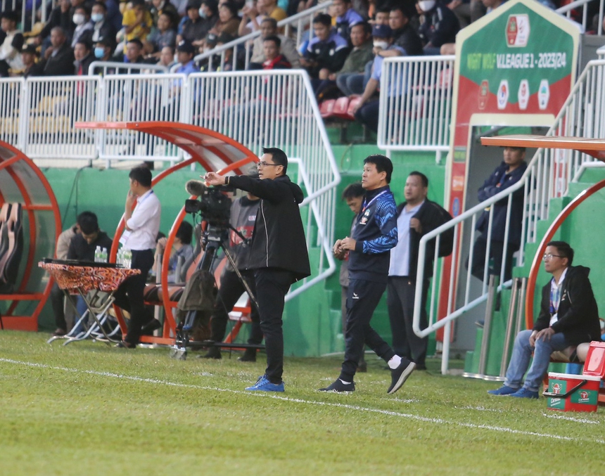 HAGL thắng trận đầu tiên, HLV Kiatisuk cảm ơn cầu thủ và HLV Vũ Tiến Thành - Ảnh 2.