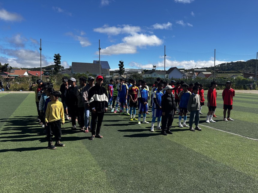 Sự việc - Ý kiến: Gieo ước mơ bóng đá - Ảnh 2.