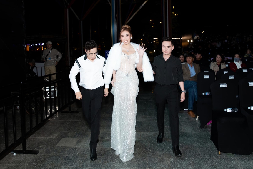 Huỳnh Như ấn tượng tốt với dàn thí sinh Miss Cosmo Vietnam 2023 - Ảnh 1.