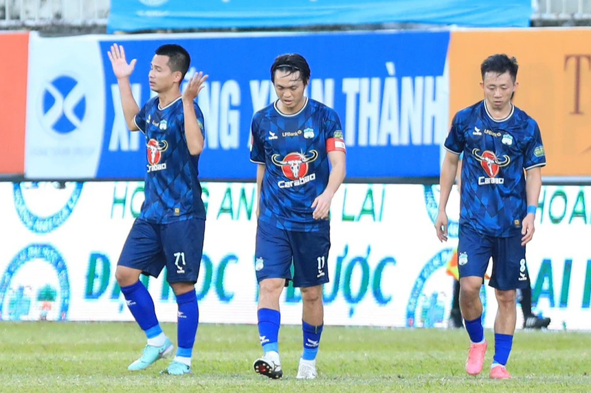 A Hoàng ghi nhiều bàn hơn Tuấn Anh ở HAGL - Ảnh 2.