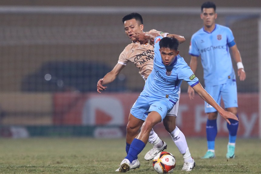 HLV Troussier bổ sung thêm một cầu thủ CAHN, đội tuyển Việt Nam tập từ 2/1 - Ảnh 2.