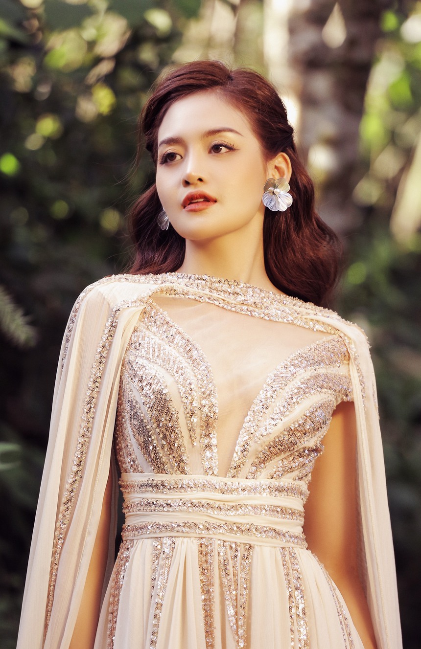 Thùy Anh trình diễn trong show thời trang Xuân Hè 2024 của NTK Hà Duy - Ảnh 2.