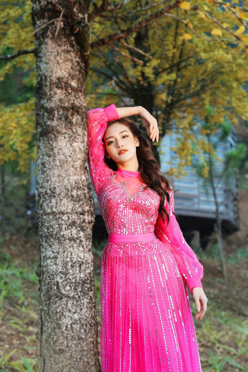 Thùy Anh trình diễn trong show thời trang Xuân Hè 2024 của NTK Hà Duy - Ảnh 3.