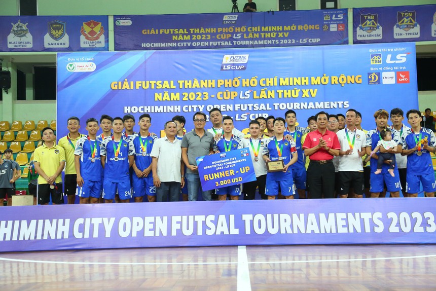 Đội bóng Thái Lan nhọc nhằn nâng Cúp ở TP.HCM - Ảnh 4.