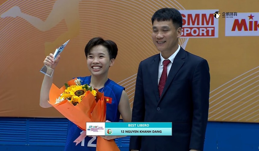 ‘Cỗ máy phòng thủ’ của ĐT bóng chuyền nữ Việt Nam tạo lịch sử ở giải thế giới, được trang thể thao nước ngoài vinh danh - Ảnh 2. ‘Cỗ máy phòng thủ’ của ĐT bóng chuyền nữ Việt Nam tạo lịch sử ở giải thế giới, được trang thể thao nước ngoài vinh danh - Ảnh 2.