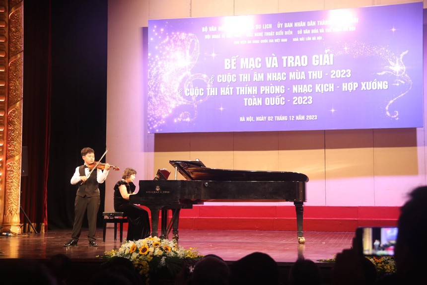 Bế mạc cuộc thi "Âm nhạc mùa thu" và "Hát Thính phòng - Nhạc kịch - Hợp xướng toàn quốc" - Ảnh 1. Bế mạc cuộc thi "Âm nhạc mùa thu" và "Hát Thính phòng - Nhạc kịch - Hợp xướng toàn quốc" - Ảnh 1.