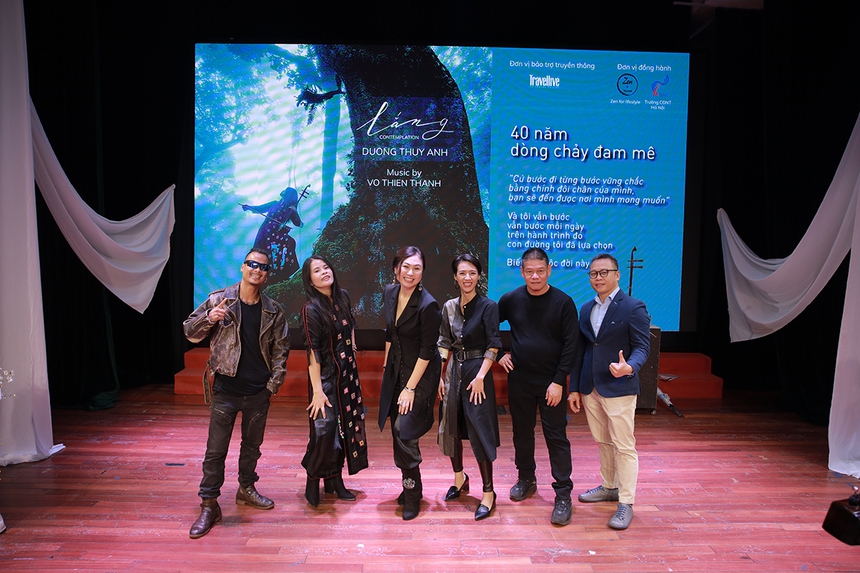 NSƯT Dương Thuỳ Anh 'phiêu' với cây đàn nhị - Ảnh 1. NSƯT Dương Thuỳ Anh 'phiêu' với cây đàn nhị - Ảnh 1.