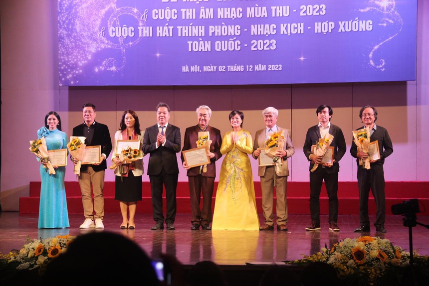 Bế mạc cuộc thi "Âm nhạc mùa thu" và "Hát Thính phòng - Nhạc kịch - Hợp xướng toàn quốc" - Ảnh 3. Bế mạc cuộc thi "Âm nhạc mùa thu" và "Hát Thính phòng - Nhạc kịch - Hợp xướng toàn quốc" - Ảnh 3.
