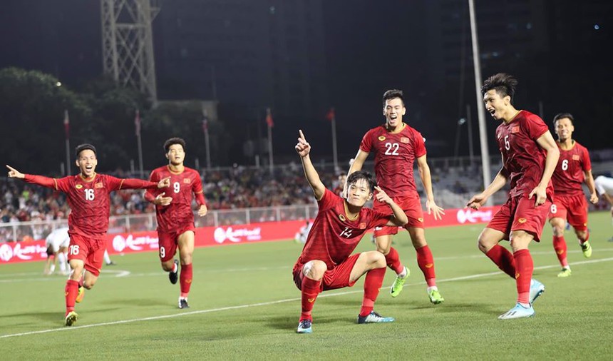 Hoàng Đức vung chân là có siêu phẩm, tạo ra khoảnh khắc 'không thể nào quên' cho bóng đá Việt Nam - Ảnh 3.