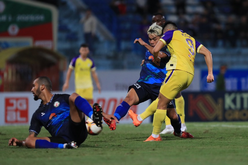 TRỰC TIẾP bóng đá Hà Nội vs Bình Định (0-0): Văn Lâm trổ tài cứu thua (Hiệp 1) - Ảnh 4.