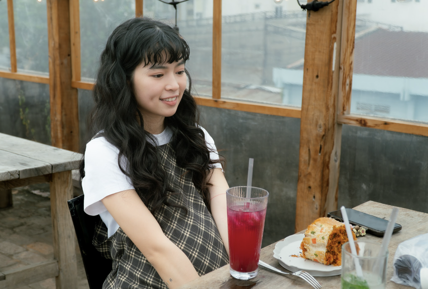 Khánh Vân "cân" được tạo hình mẹ bầu trong web drama "Liên và Đạt" - Ảnh 3.