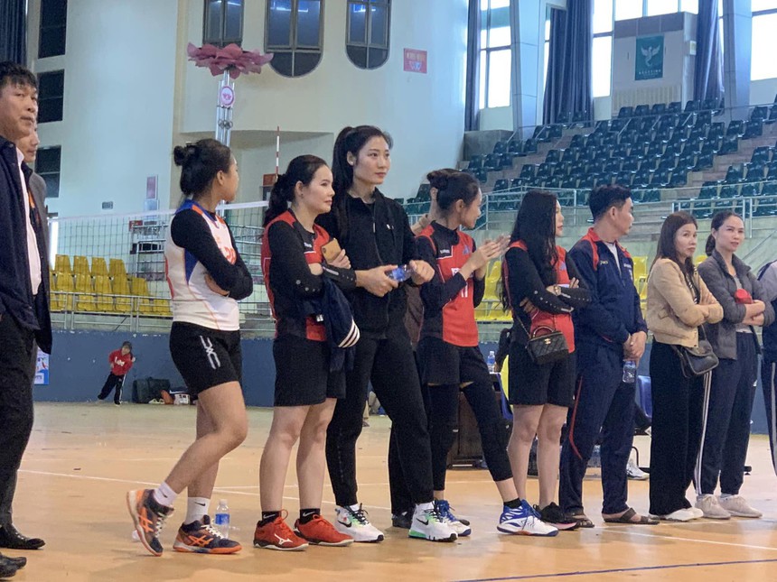 Người đẹp bóng chuyền Việt Nam ‘song kiếm hợp bích’ với hoa khôi Phạm Thị Yến giành chức vô địch, khép lại năm 2023 đầy mỹ mãn - Ảnh 3.