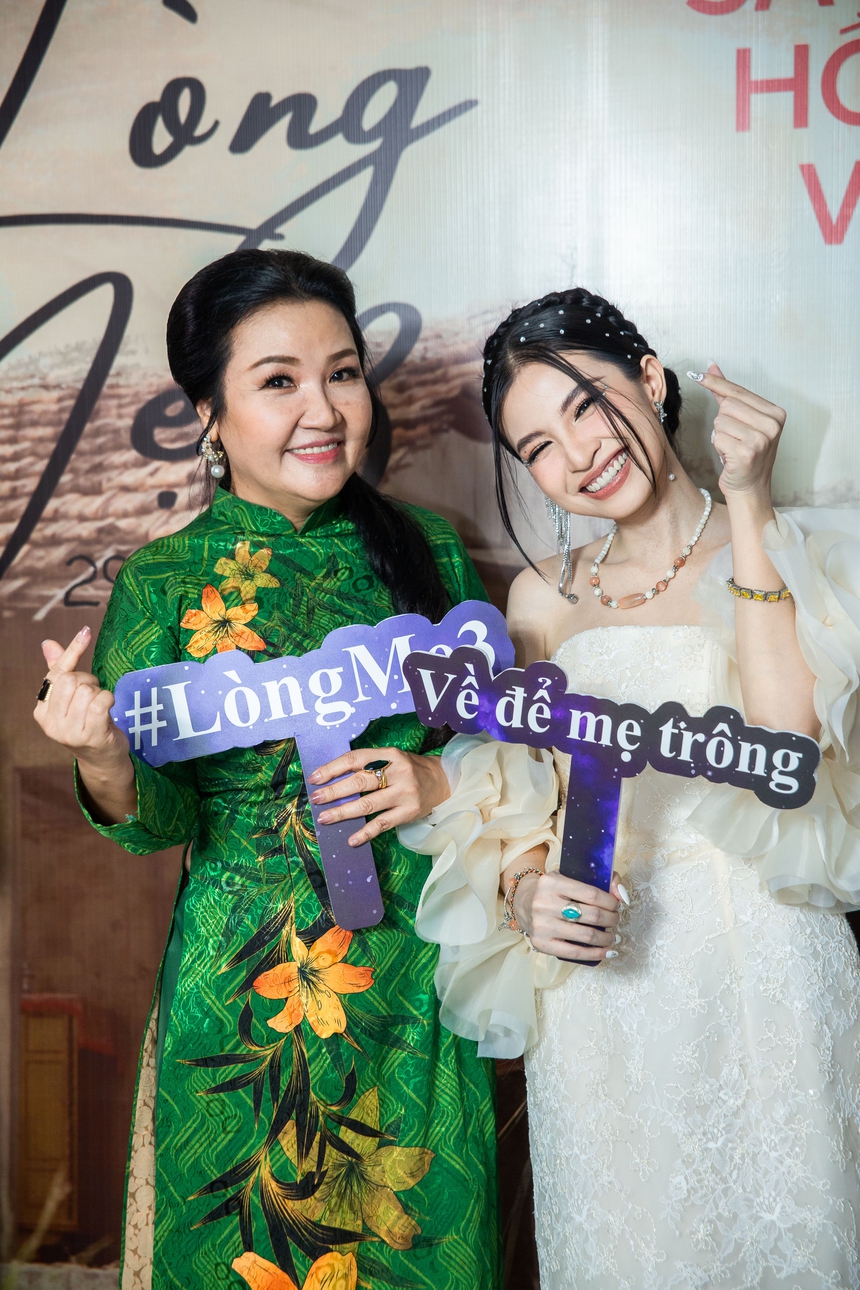 Satila Hồng Vịnh hát Bolero vì mẹ, NS Ngân Quỳnh khen "đàn em" hết lời - Ảnh 1. Satila Hồng Vịnh hát Bolero vì mẹ, NS Ngân Quỳnh khen "đàn em" hết lời - Ảnh 1.