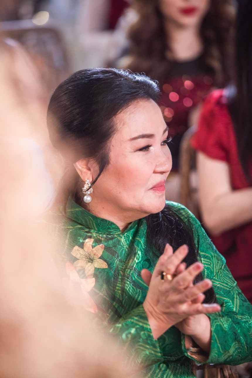 Satila Hồng Vịnh hát Bolero vì mẹ, NS Ngân Quỳnh khen "đàn em" hết lời - Ảnh 3. Satila Hồng Vịnh hát Bolero vì mẹ, NS Ngân Quỳnh khen "đàn em" hết lời - Ảnh 3.