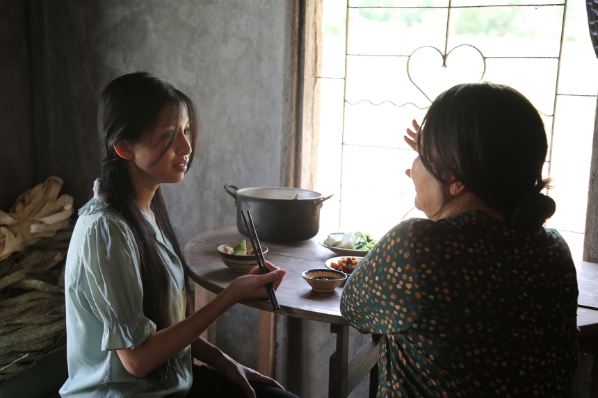 Satila Hồng Vịnh hát Bolero vì mẹ, NS Ngân Quỳnh khen "đàn em" hết lời - Ảnh 2. Satila Hồng Vịnh hát Bolero vì mẹ, NS Ngân Quỳnh khen "đàn em" hết lời - Ảnh 2.