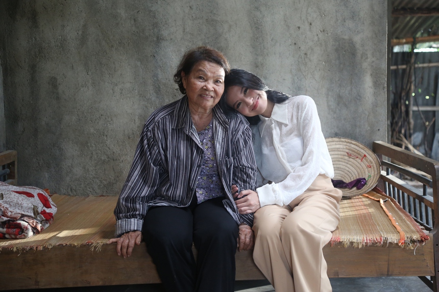 Satila Hồng Vịnh hát Bolero vì mẹ, NS Ngân Quỳnh khen "đàn em" hết lời - Ảnh 5. Satila Hồng Vịnh hát Bolero vì mẹ, NS Ngân Quỳnh khen "đàn em" hết lời - Ảnh 5.