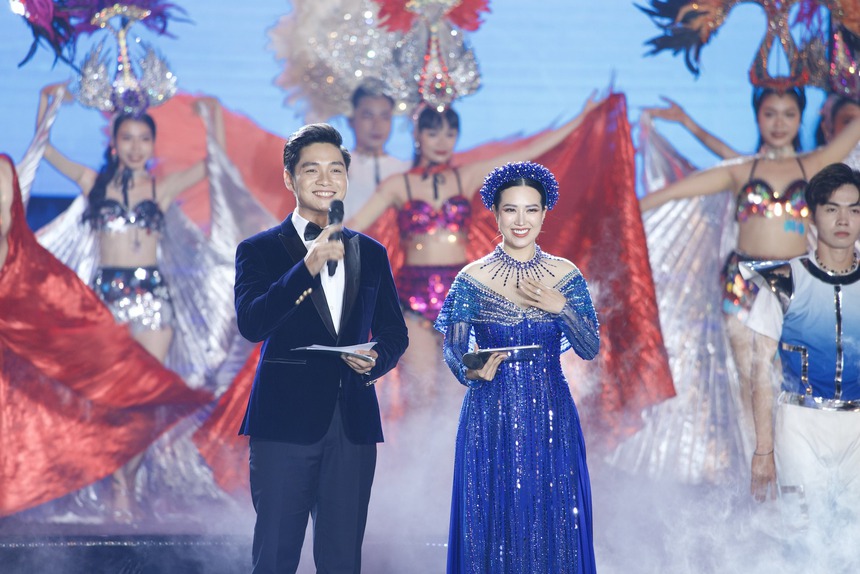 Chân dung MC Thu Hà vừa dẫn dắt Lễ Bế mạc Năm Du lịch Quốc gia 2023 - Ảnh 3. Chân dung MC Thu Hà vừa dẫn dắt Lễ Bế mạc Năm Du lịch Quốc gia 2023 - Ảnh 3.