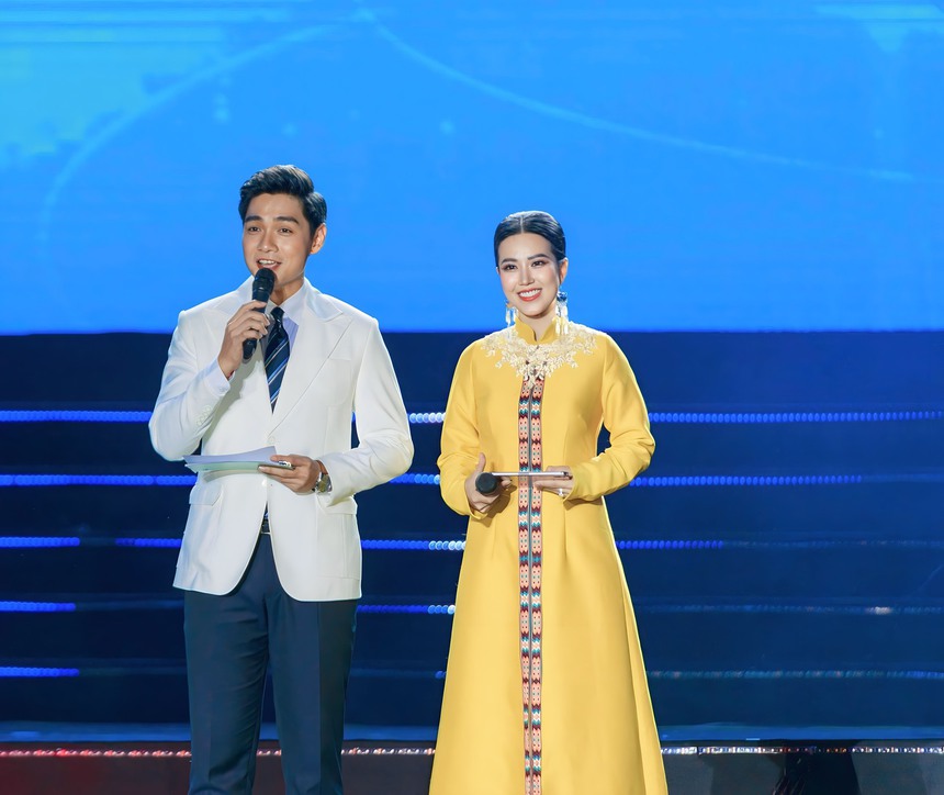 Chân dung MC Thu Hà vừa dẫn dắt Lễ Bế mạc Năm Du lịch Quốc gia 2023 - Ảnh 2. Chân dung MC Thu Hà vừa dẫn dắt Lễ Bế mạc Năm Du lịch Quốc gia 2023 - Ảnh 2.