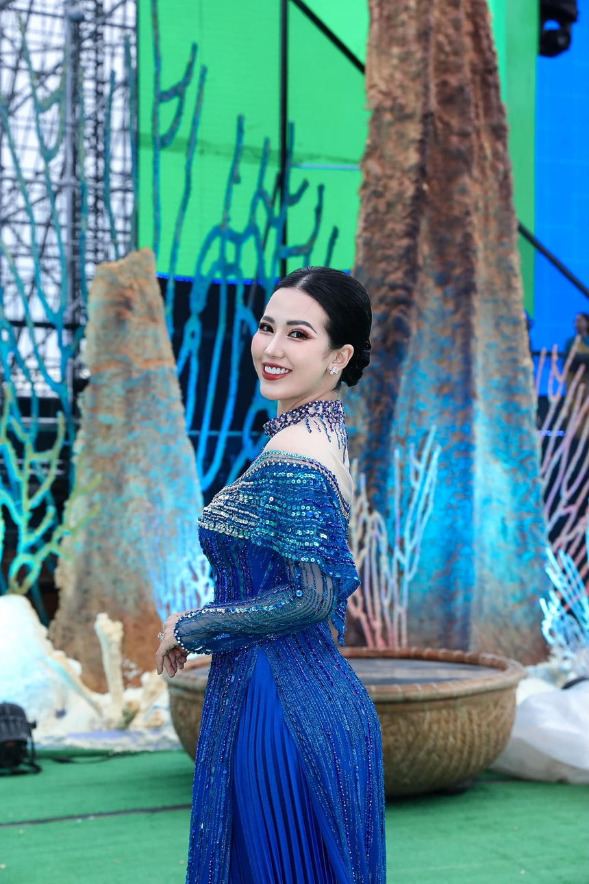 Chân dung MC Thu Hà vừa dẫn dắt Lễ Bế mạc Năm Du lịch Quốc gia 2023 - Ảnh 4. Chân dung MC Thu Hà vừa dẫn dắt Lễ Bế mạc Năm Du lịch Quốc gia 2023 - Ảnh 4.