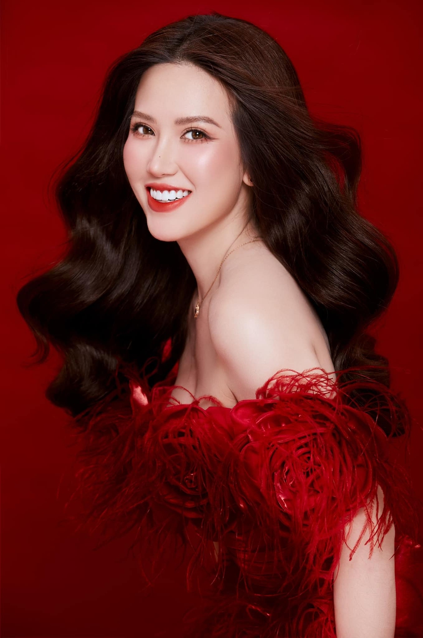 Chân dung MC Thu Hà vừa dẫn dắt Lễ Bế mạc Năm Du lịch Quốc gia 2023 - Ảnh 6. Chân dung MC Thu Hà vừa dẫn dắt Lễ Bế mạc Năm Du lịch Quốc gia 2023 - Ảnh 6.